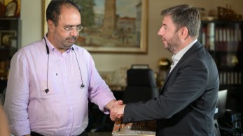 Ανδρουλάκης: ξεχνάει την εποχή των μνημονίων και μιλάει για «φθηνά» δάνεια από την ΕΕ