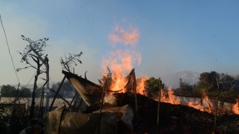 Συνεχείς εκρήξεις στα Βριλήσσια - Καίγεται επιχείρηση επί της Αναπαύσεως στο Χαλάνδρι