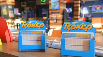 Απόψε στις 22:00 η μεγάλη κλήρωση του ΤΖΟΚΕΡ για τα 7,4 εκατ. ευρώ και 100.000 ευρώ σε κάθε τυχερό 5άρι