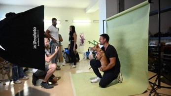 Ρωμανός: Η υιοθεσία πυρόπληκτου σκύλου από τον Κασσελάκη είναι fake - Τι λένε εθελοντές