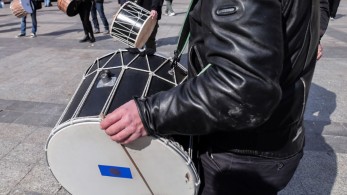 To (μεγάλο) αφεντικό, το νταούλι κι ο… χορευτής των media