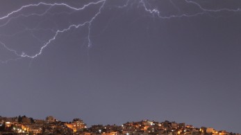 Προειδοποίηση ΕΜΥ: κατά τόπους ισχυρά φαινόμενα την 1η ημέρα αστάθειας και σχεδόν 20.000 κεραυνοί