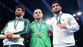 Ολυμπιακοί Αγώνες: η απονομή του χάλκινου μεταλλίου στον Κουρουγκλίεφ