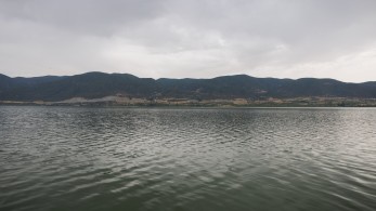 Η Αττική αντιμέτωπη με τη λειψυδρία: πέφτει επικίνδυνα η στάθμη της λίμνης του Μόρνου (vid)