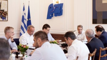 Σύσκεψη στο Μαξίμου για τα σχολικά κτήρια