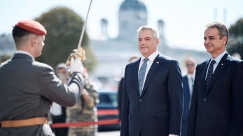 Μητσοτάκης από Βιέννη: Η Ελλάδα δεν θα δεχθεί να επωμιστεί δυσανάλογα μεγάλο βάρος για το μεταναστευτικό Μητσοτάκης από Βιέννη: Η Ελλάδα δεν θα δεχθεί να επωμιστεί δυσανάλογα μεγάλο βάρος για το μεταναστευτικό