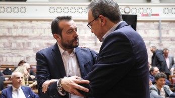 Φαρσοκωμωδία: φλερτ Κασσελάκη με Πολάκη μετά τη διαγραφή της Λινού Φαρσοκωμωδία: φλερτ Κασσελάκη με Πολάκη μετά τη διαγραφή της Λινού
