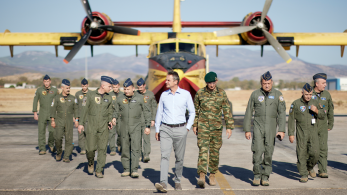 Κυριάκος Μητσοτάκης από Ελευσίνα: Να μην απαξιωθεί η δουλειά του κρατικού μηχανισμού λόγω πολιτικής αντιπαράθεσης