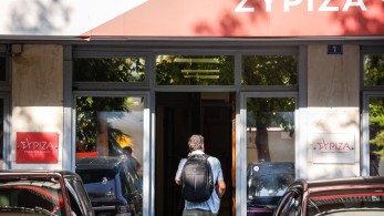 «Μπάτε σκύλοι αλέστε» στον ΣΥΡΙΖΑ: πήραν πίσω τα περί πόθεν έσχες και λευκού ποινικού μητρώου