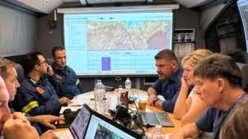 Στο Καπανδρίτι όλη τη νύχτα ο Χαρδαλιάς: «Δεν είναι ώρα για λόγια - Η μάχη συνεχίζεται»