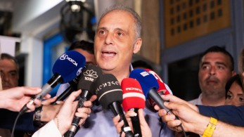 Λαϊκίστικο παραλήρημα Βελόπουλου για τη φωτιά στην Αττική με προσωπική επίθεση σε Μητσοτάκη