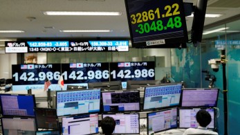 Bloomberg: Οι επενδυτές στρέφονται ξανά στις ΗΠΑ και «σνομπάρουν» τις ευρωπαϊκές μετοχές