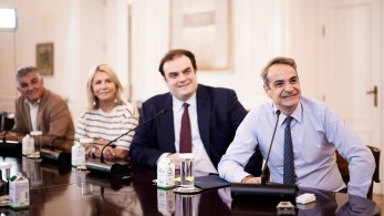 Συνομιλία Μητσοτάκη με τους μαθητές του Γυμνασίου στη Γαύδο: «Έχουμε πια κανονικό σχολείο»