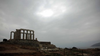 Ο Κυριάκος Μητσοτάκης εγκαινιάζει τον νέο φωτισμό του ναού του Ποσειδώνα στο Σούνιο