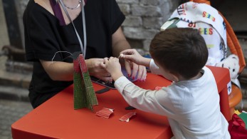 Η στήριξη της οικογένειας προτεραιότητα της κυβέρνησης με επιδοματικές και εισοδηματικές παρεμβάσεις