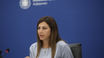 Σοφία Ζαχαράκη στην ΚΕΔΕ: οι βασικοί άξονες και οι δράσεις για το δημογραφικό και τη στέγαση