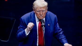 Ο Ντόναλντ Τραμπ ανακοίνωσε πως θα συναντηθεί με τον Βολοντίμιρ Ζελένσκι