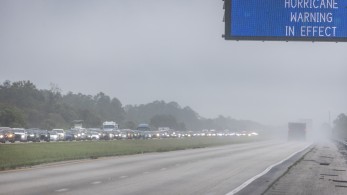 Κυκλώνας Μίλτον: «Αν δεν φύγετε γράψτε το όνομά σας με μαρκαδόρο για να σας ταυτοποιήσουμε» λένε οι αρχές