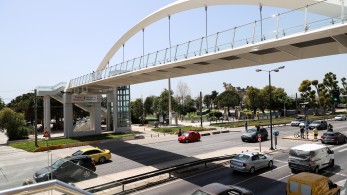 Χωρίς ασανσέρ: το αίσχος με τις πεζογέφυρες και οι ανευθυνο-υπεύθυνοι