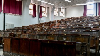 Φοιτήτρια ΕΚΠΑ: «αιώνιοι φοιτητές» vs μια κι έξω από τα πανεπιστήμια (video) Φοιτήτρια ΕΚΠΑ: «αιώνιοι φοιτητές» vs μια κι έξω από τα πανεπιστήμια (video)