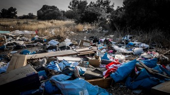 Τα σκουπίδια, η ανακύκλωση και οι «σκανδαλιάρηδες»