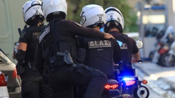 Συνελήφθη οδηγός που έτρεχε με 187χλ./ώρα στην Συγγρού (video) Συνελήφθη οδηγός που έτρεχε με 187χλ./ώρα στην Συγγρού (video)