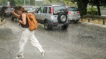Φθινοπωρινό σήμερα το σκηνικό του καιρού - Πού θα σημειωθούν βροχές, κεραυνοί και χαλάζι