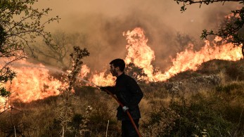 Συνεχίζεται η κατάσβεση της φωτιάς στο Ξυλόκαστρο - Ενισχύθηκαν οι εναέριες δυνάμεις Συνεχίζεται η κατάσβεση της φωτιάς στο Ξυλόκαστρο - Ενισχύθηκαν οι εναέριες δυνάμεις