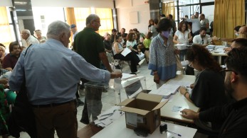 Εκλογές ΠΑΣΟΚ: ουρές στα εκλογικά κέντρα του Ηρακλείου Κρήτης