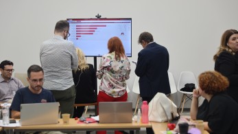 Εκλογές ΠΑΣΟΚ: θρίλερ Χάρη Δούκα-Παύλου Γερουλάνου για τη δεύτερη θέση - Στις 500 ψήφους η διαφορά