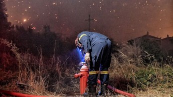 Φωτιά στο Ξυλόκαστρο: συνεχίζεται η μάχη της Πυροσβεστικής
