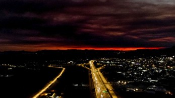 Φωτιά στην Κορινθία: έκλεισε ο αυτοκινητόδρομος Κορίνθου-Πατρών από τη Λυκοποριά μέχρι το Δερβένι Φωτιά στην Κορινθία: έκλεισε ο αυτοκινητόδρομος Κορίνθου-Πατρών από τη Λυκοποριά μέχρι το Δερβένι