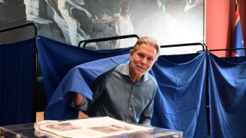 Εκλογές ΠΑΣΟΚ: ψήφισε ο Παύλος Γερουλάνος, με έμφαση στη συμμετοχή