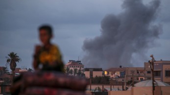 Μέση Ανατολή: το Ισραήλ σφυροκοπά τη Βηρυτό - Βομβαρδισμός ισλαμικού τεμένους στη Γάζα με 21 νεκρούς