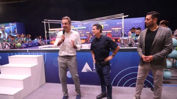 Ο Κυριάκος Μητσοτάκης επισκέφθηκε τον παγκόσμιο διαγωνισμό ρομποτικής «FIRST Global Challenge»