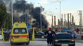 Motor Oil: καλύτερη η εικόνα της φωτιάς - στο νοσοκομείο 3 άνθρωποι με ελαφρά εγκαύματα