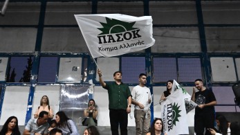 ΠΑΣΟΚ: δίνουν και παίρνουν τα στοιχήματα λίγο πριν τις κάλπες - τα φαβορί και τα πιθανά ζευγάρια στον β’ γύρο