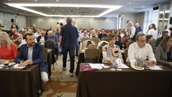 Αντιπαραθέσεις και... γαλλικά στη συνεδρίαση της ΚΕ του ΣΥΡΙΖΑ - «Ελεγκτέες και ανακλητές οι ηγεσίες» επιμένει ο Νίκος Παππάς