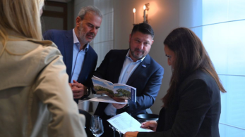 Νίκος Χαρδαλιάς: στρατηγικές συναντήσεις στο Παρίσι για την ενίσχυση του τουρισμού