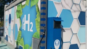 Economist: Επιτακτική η ανάγκη για «πράσινες» επενδύσεις στην Ελλάδα