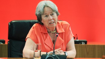 «Φλερτάρει» το ΠΑΣΟΚ  η Αθηνά Λινού: «Έχει σοβαρούς ανθρώπους»