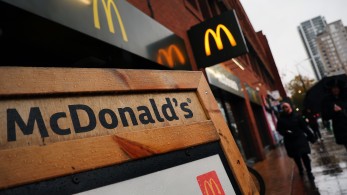 McDonald’s: ένας θάνατος από burger και δεκάδες δηλητηριάσεις