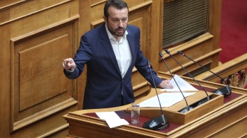 Νίκος Παππάς: κουνάει υποκριτικά το δάχτυλο στον Κυριάκο Μητσοτάκη για τις ατέλειες στη «Συμφωνία των Πρεσπών»