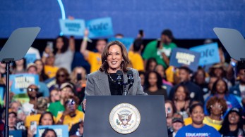 ΗΠΑ-Κάμαλα Χάρις κατά Ντόναλντ Τραμπ: Υποβιβάζει το προεδρικό αξίωμα