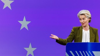 Ούρσουλα φον ντερ Λάιεν: Η ΕΕ θα μπορούσε να αντικαταστήσει τις εισαγωγές ρωσικού LNG με εκείνες από τις ΗΠΑ