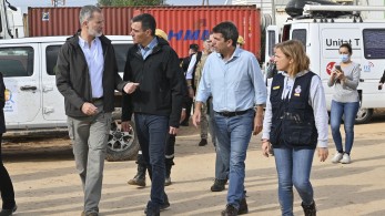 Ισπανία: τους πήραν με τις... λάσπες οι κάτοικοι της Βαλένθια-Τράπηκε σε φυγή ο Σάντσεθ, έμεινε το βασιλικό ζεύγος Ισπανία: τους πήραν με τις... λάσπες οι κάτοικοι της Βαλένθια-Τράπηκε σε φυγή ο Σάντσεθ, έμεινε το βασιλικό ζεύγος