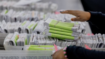 Η Αμερική ψηφίζει - Η μακρά και κρίσιμη διαδικασία της καταμέτρησης των ψήφων Η Αμερική ψηφίζει - Η μακρά και κρίσιμη διαδικασία της καταμέτρησης των ψήφων