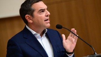 Ο Αλέξης Τσίπρας... δείχνει τον δρόμο για την οικονομία
