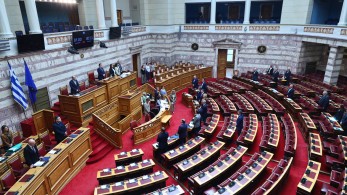 Στον χορό της σεναριολογίας η «Καθημερινή»