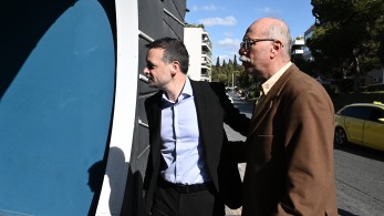 Τα «μασάει» ο Χάρης Δούκας για το λάθος για το σφράγισμα: Λάθος νούμερο, σωστό κατάστημα (Vid)